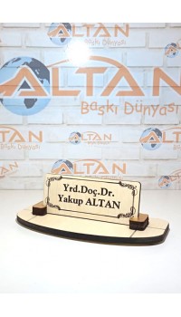 Yandan Ayaklı Ahşap Lazer Kazıma Masa İsimliği