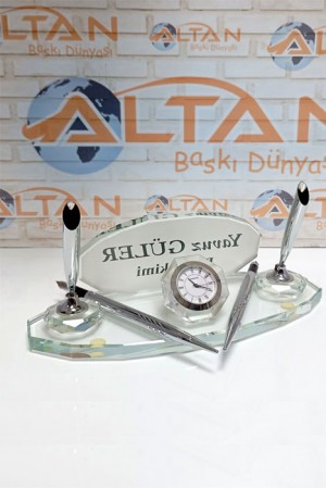 Çift Kalemli Saatli Kristal Masa İsimliği