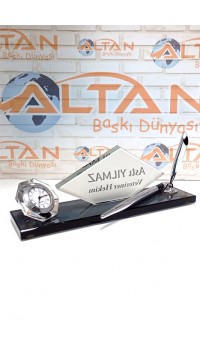 Kristal Tek Kalemli Saatli Masa İsimliği
